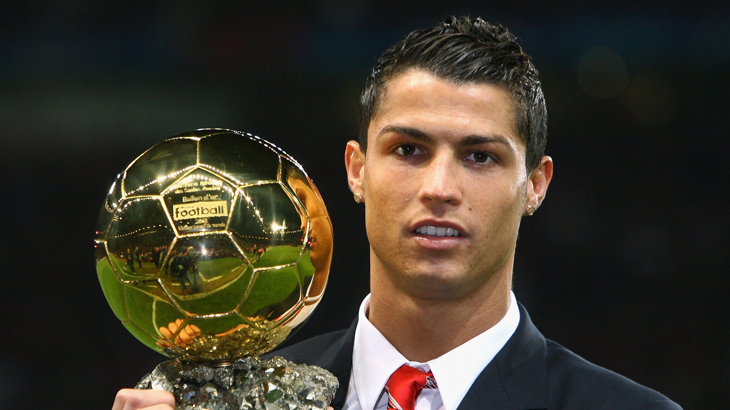 “中国足球产业链逐步完善，行业迎来黄金发展期”，中国足球产业白皮书