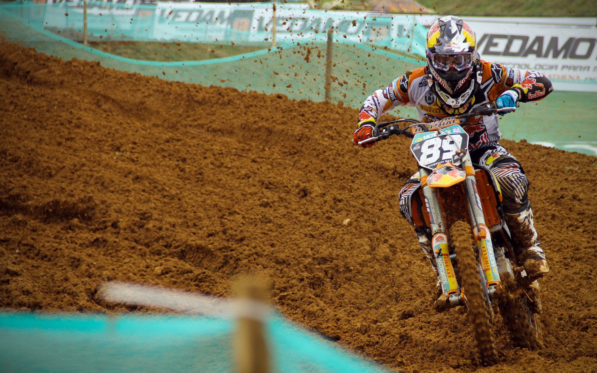 掘金队约基奇成为首位背靠背三双场均中锋,掘金队约基奇之前的中锋