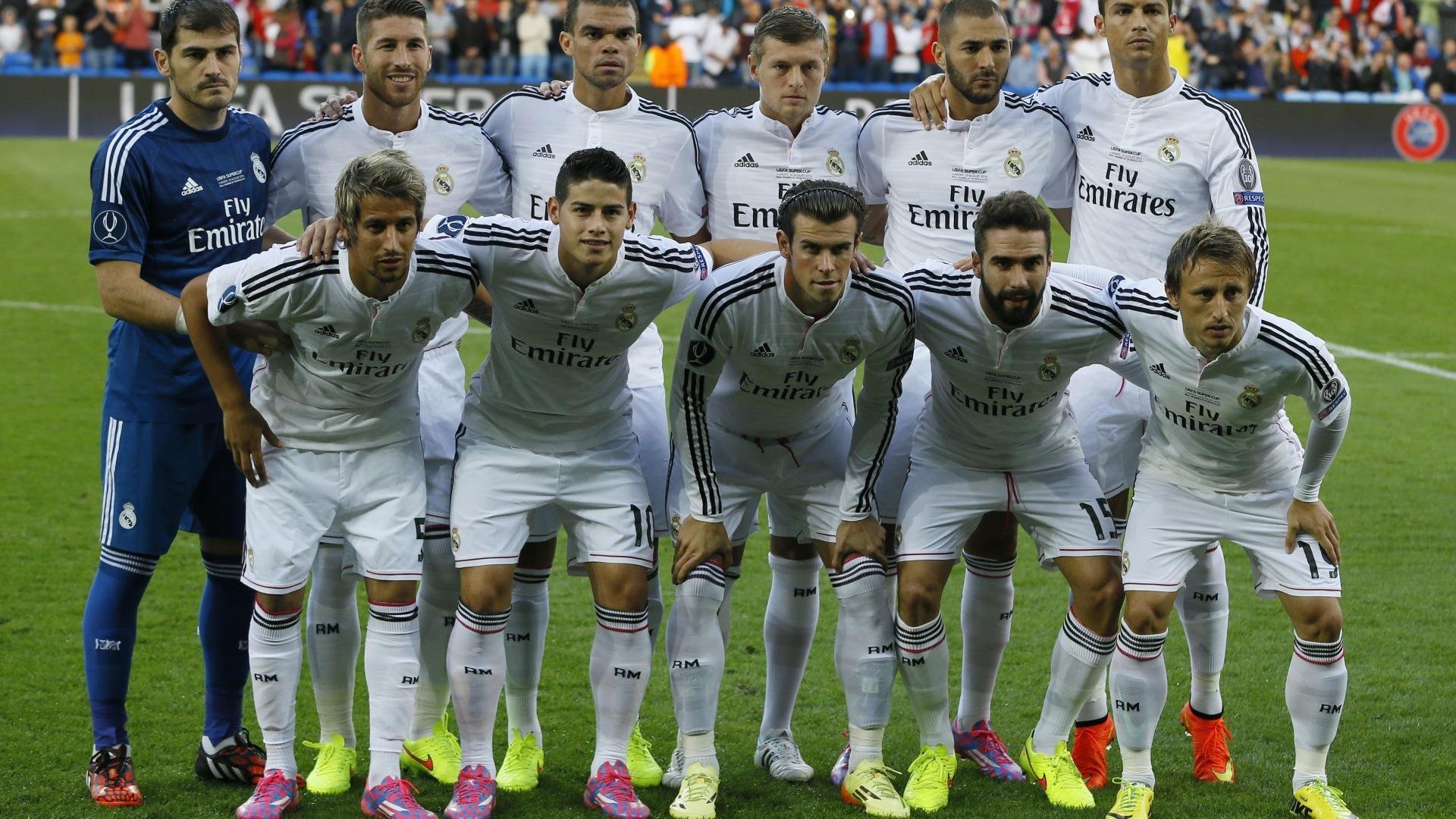 明星专访：球场外的明星生活揭秘，明星踢球