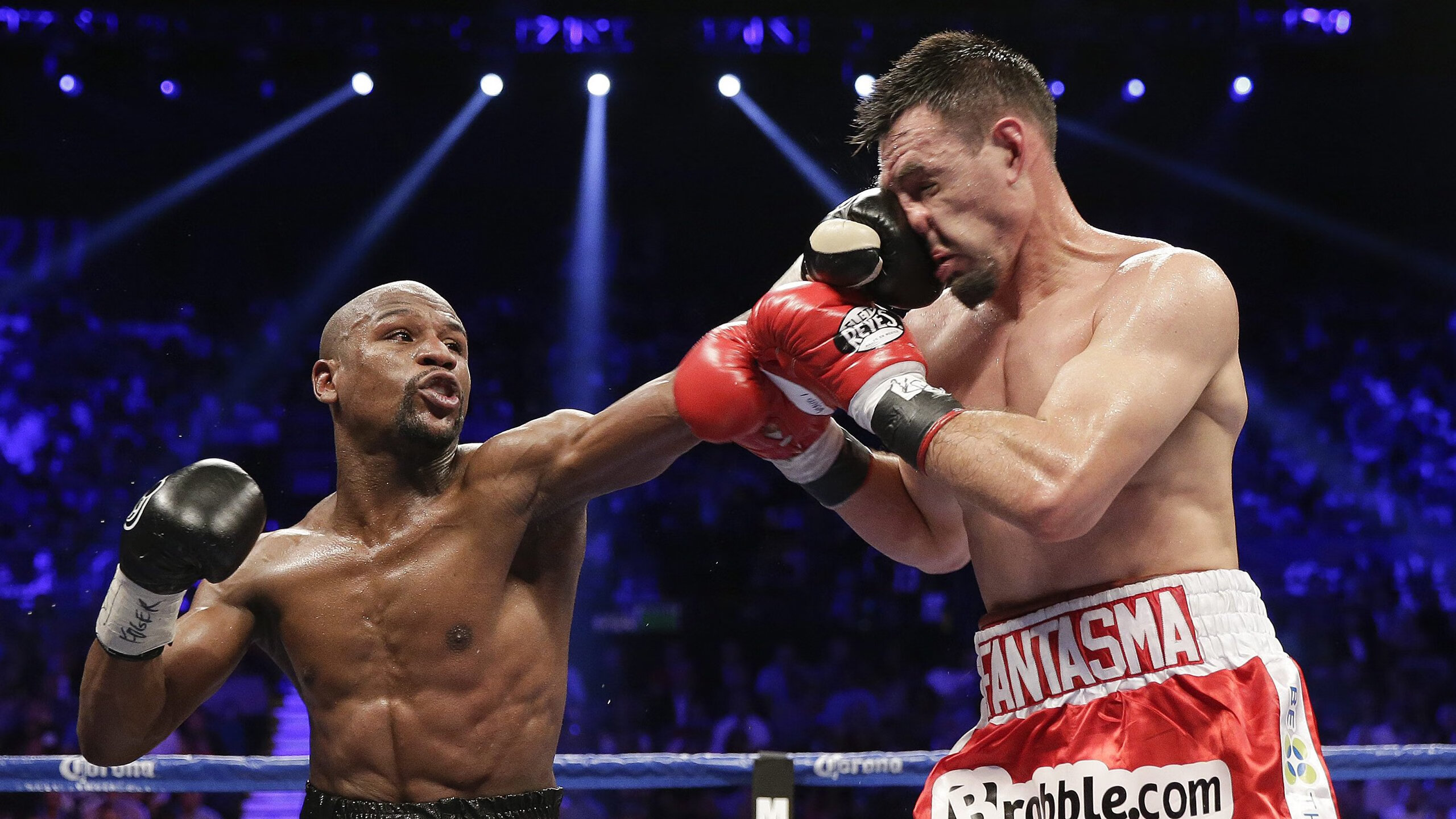 足球球员媒介素养培训课程全面铺开，足球培训宣传页